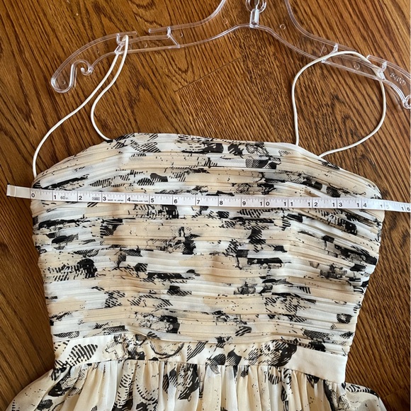 Strapless Erin Erin Featherstone floor length gown in floral print - Picture 6 of 10